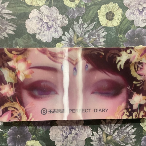 PERFECT Diary 12 Warm Shades Eyeshadow Palette - Picture 2 of 6